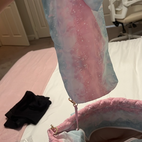 New without tags Jill and Ally Pink Tie Dye Quilted Nylon Printed Tote - Picture 4 of 7